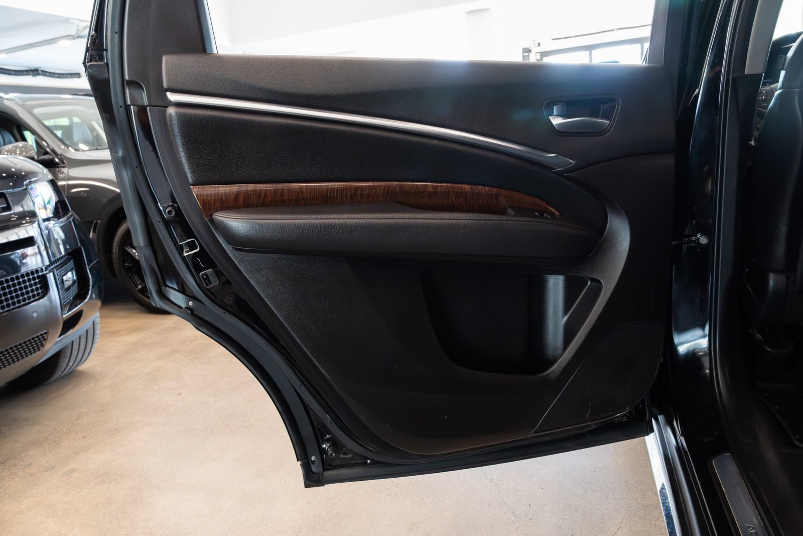 Used 2017 Acura MDX SH-AWD image 19