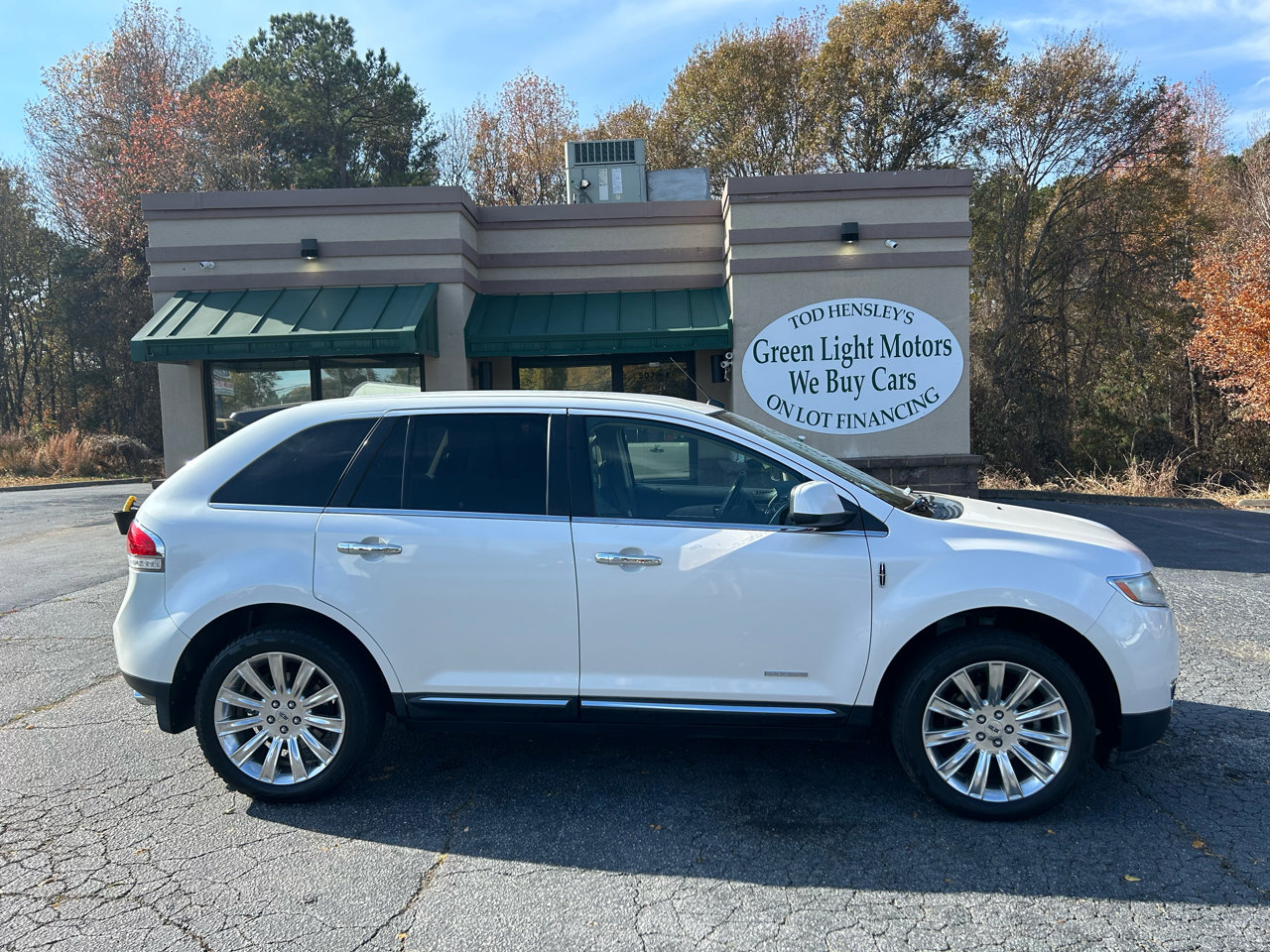 Used 2011 Lincoln MKX FWD w/ 101A Rapid Spec Order Code image 2