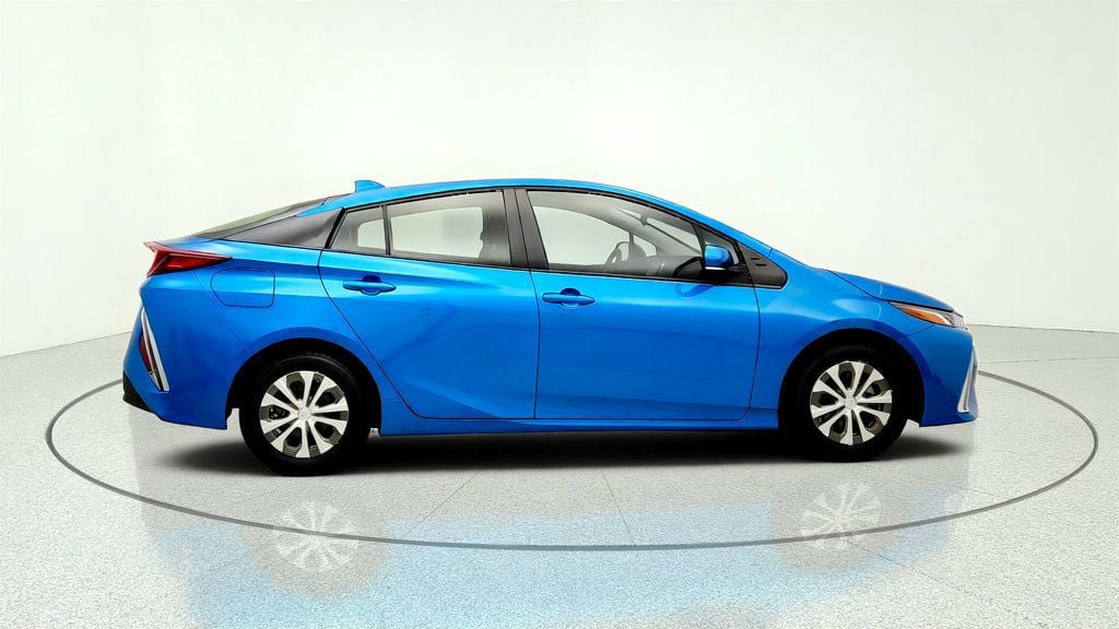 Used 2021 Toyota Prius Prime XLE FWD image 4