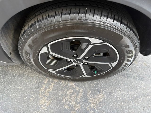 Used 2023 Kia Niro LX FWD image 10