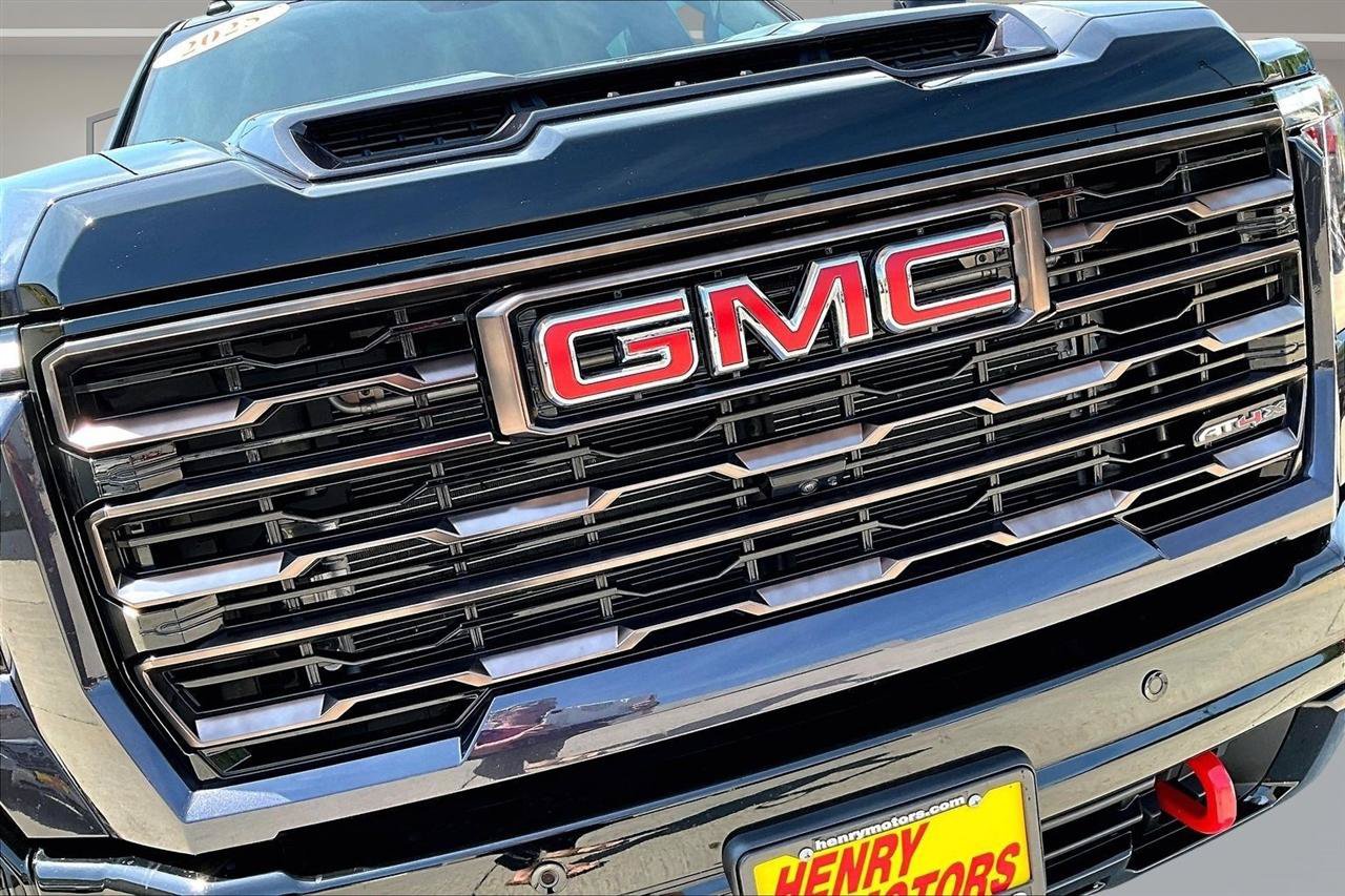 Used 2025 GMC Sierra 2500 AT4X AWD/4WD image 35