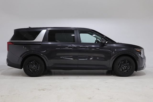 Used 2025 Kia Carnival FWD image 9