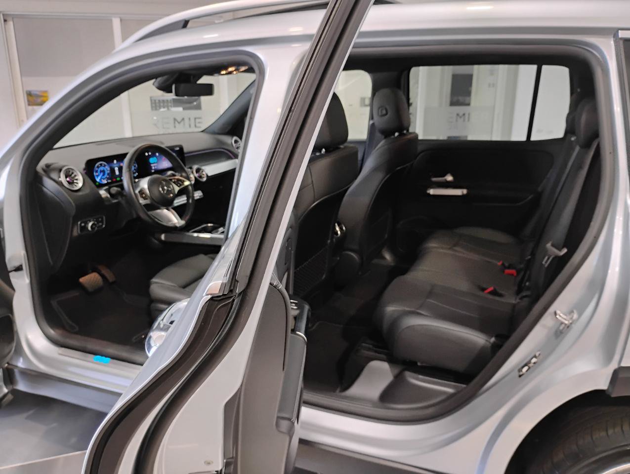 Used 2024 Mercedes-Benz EQB 300 4MATIC image 45