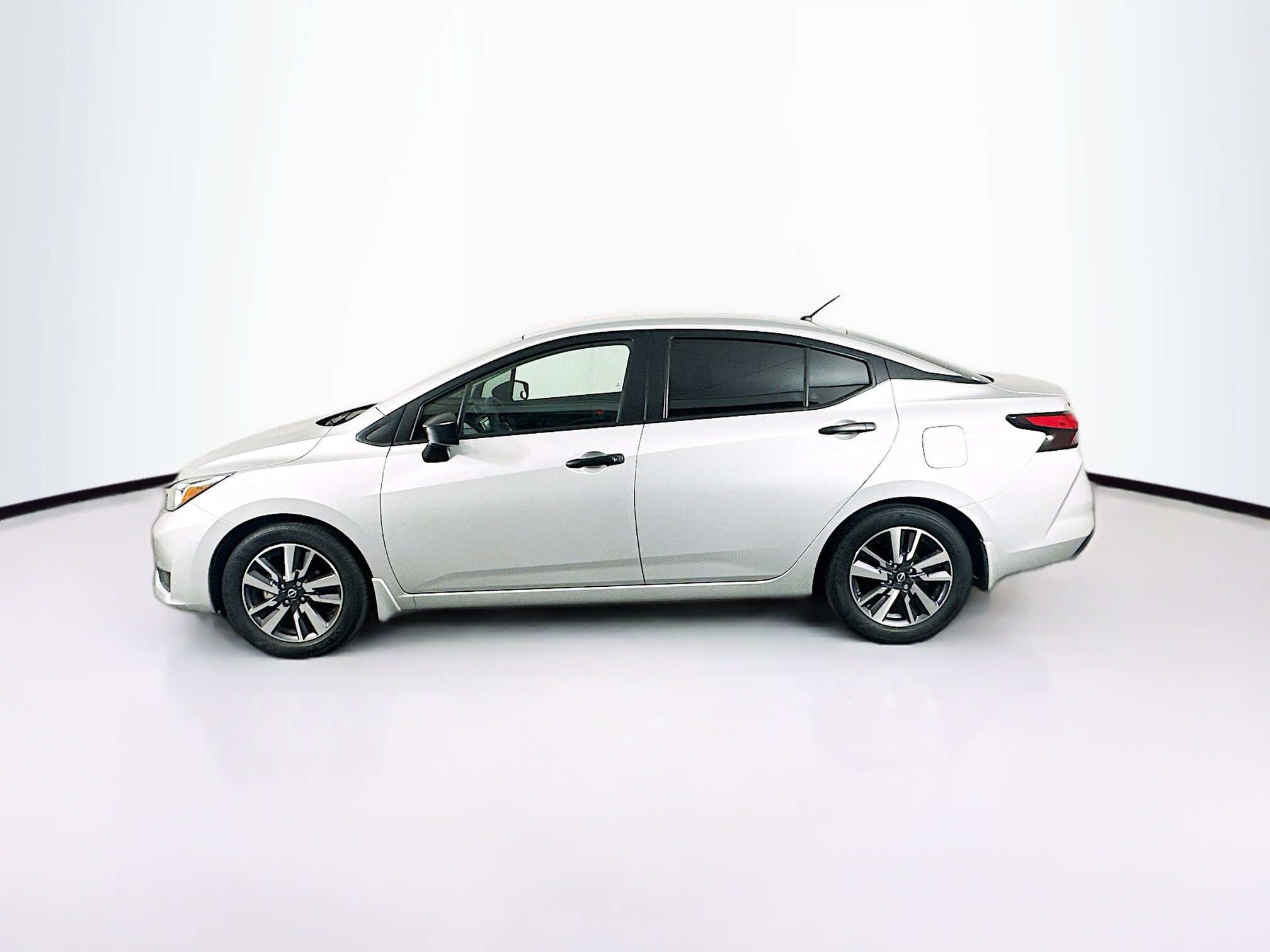 Used 2024 Nissan Versa S w/ S Plus Package image 4