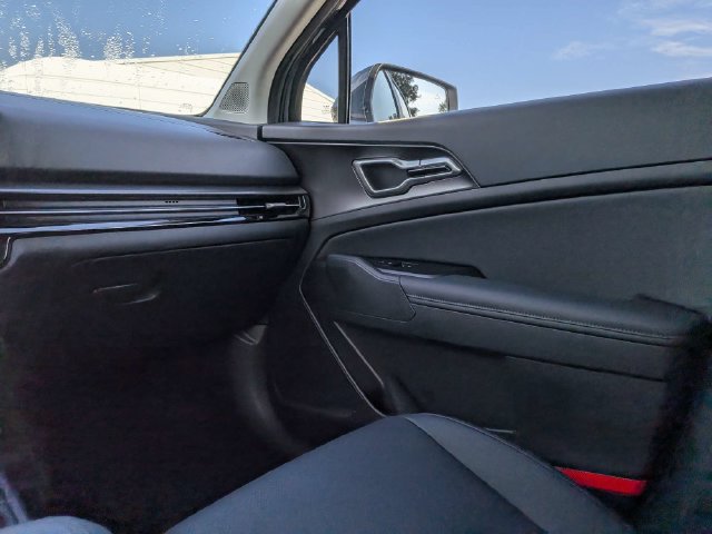 Used 2026 Kia Sportage EX FWD image 16