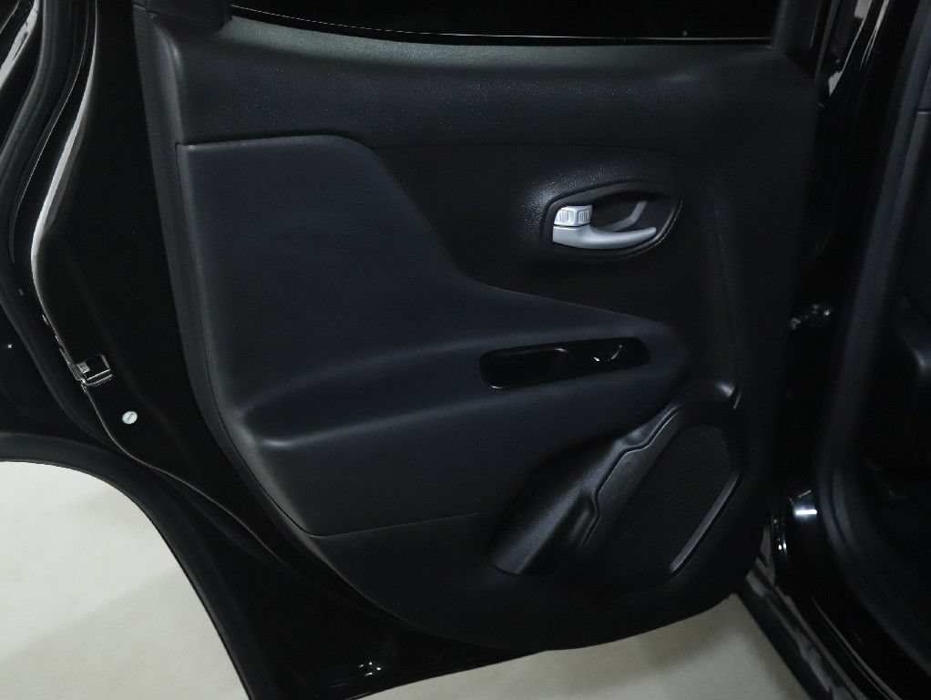 Used 2023 Jeep Renegade Latitude AWD/4WD image 13