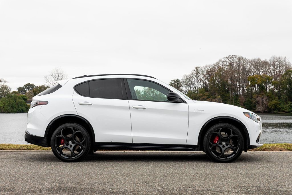 Used 2024 Alfa Romeo Stelvio Veloce AWD/4WD image 2