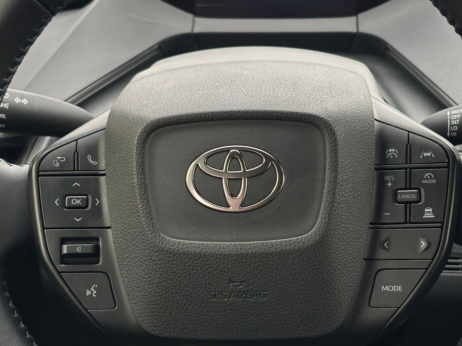 Used 2025 Toyota Prius LE image 25