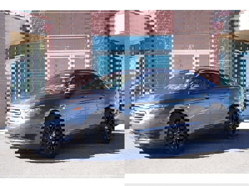 Used 2018 Ford Taurus SE image 1