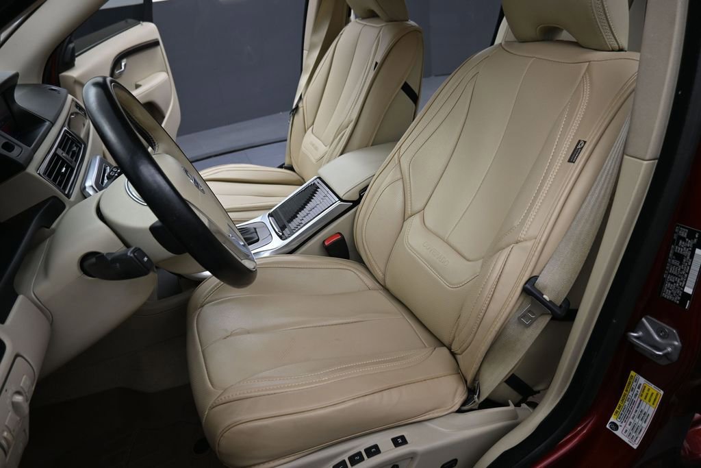 Used 2015 Volvo XC70 T6 w/ Proximity Package AWD/4WD image 10