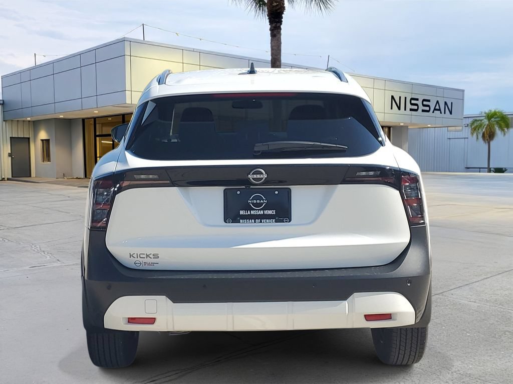 Used 2026 Nissan Kicks SV w/ Illumination Package FWD image 5