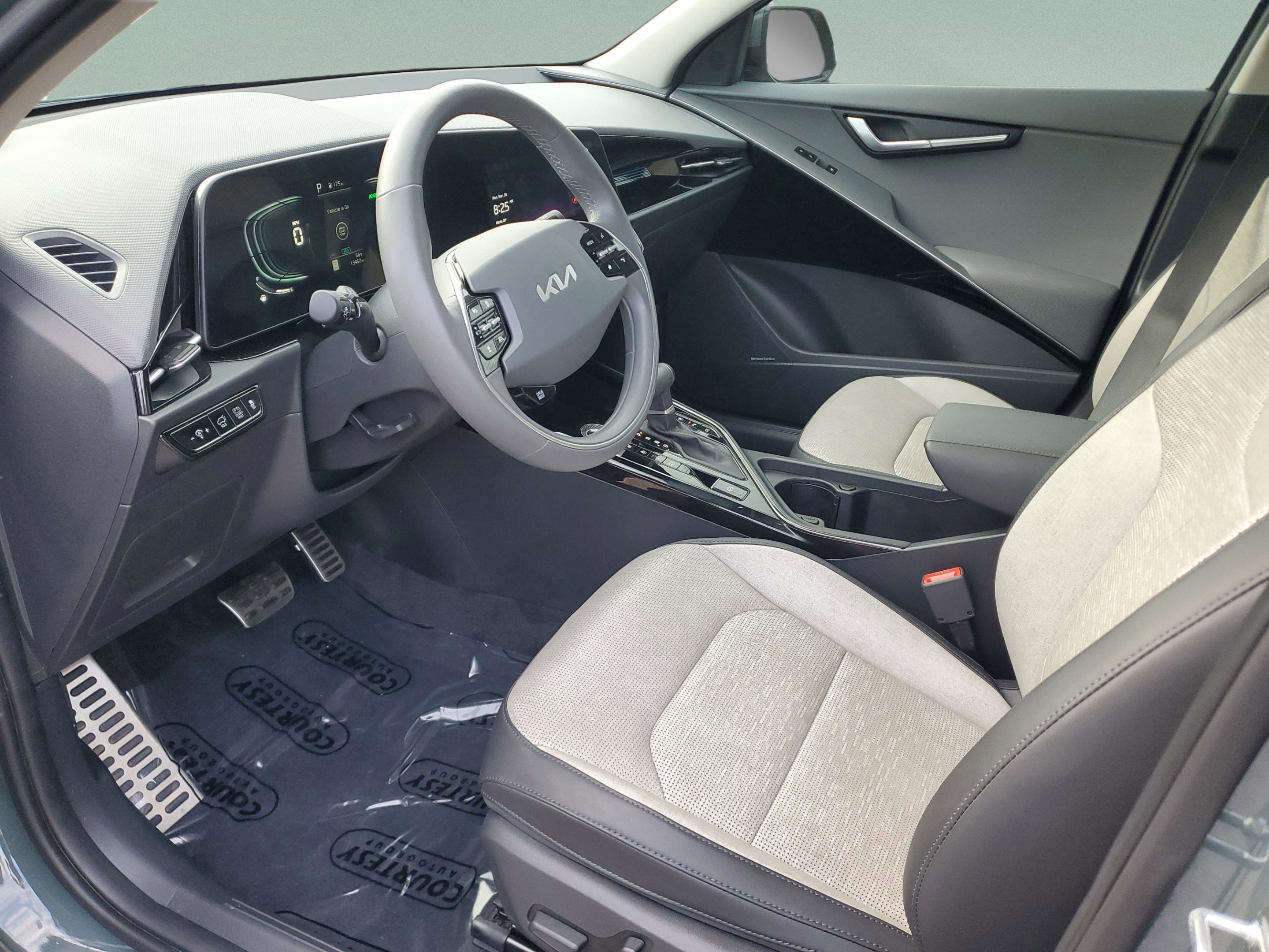 Certified 2024 Kia Niro SX Touring image 20