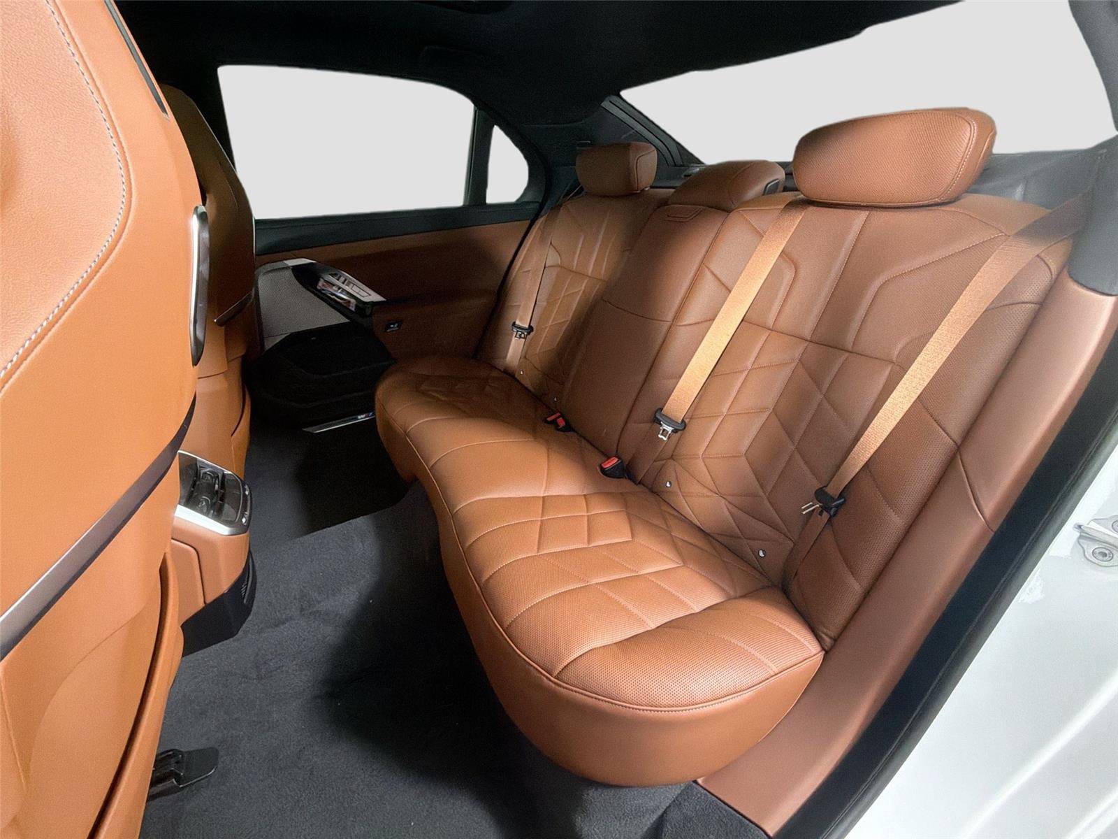 New 2026 BMW 740i w/ Premium Package RWD image 22