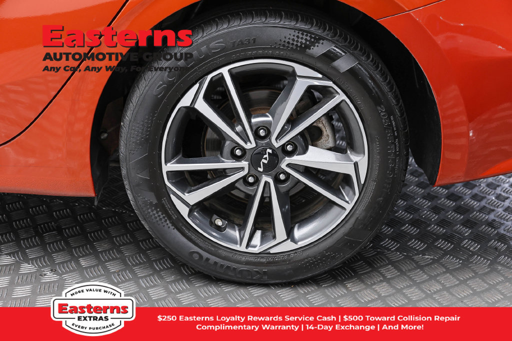 Used 2023 Kia Forte LXS w/ LXS Technology Package FWD image 9