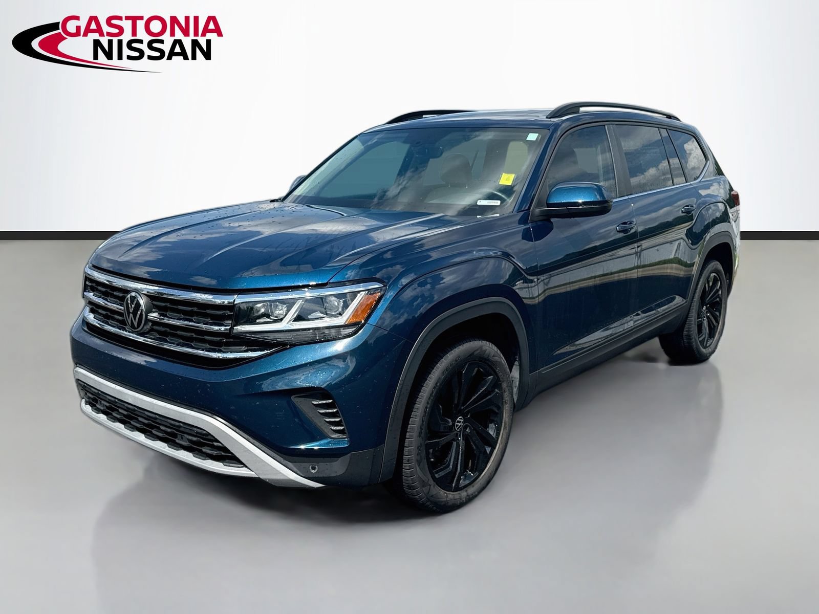 Used 2023 Volkswagen Atlas SE w/ Panoramic Sunroof Package FWD image 3