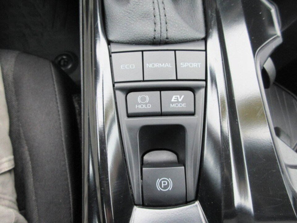 Used 2025 Toyota Camry LE image 21