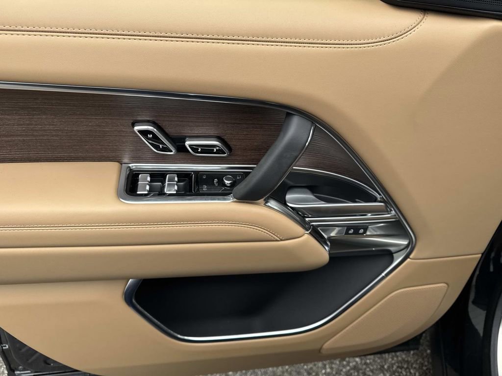New 2026 Land Rover Range Rover SE image 17