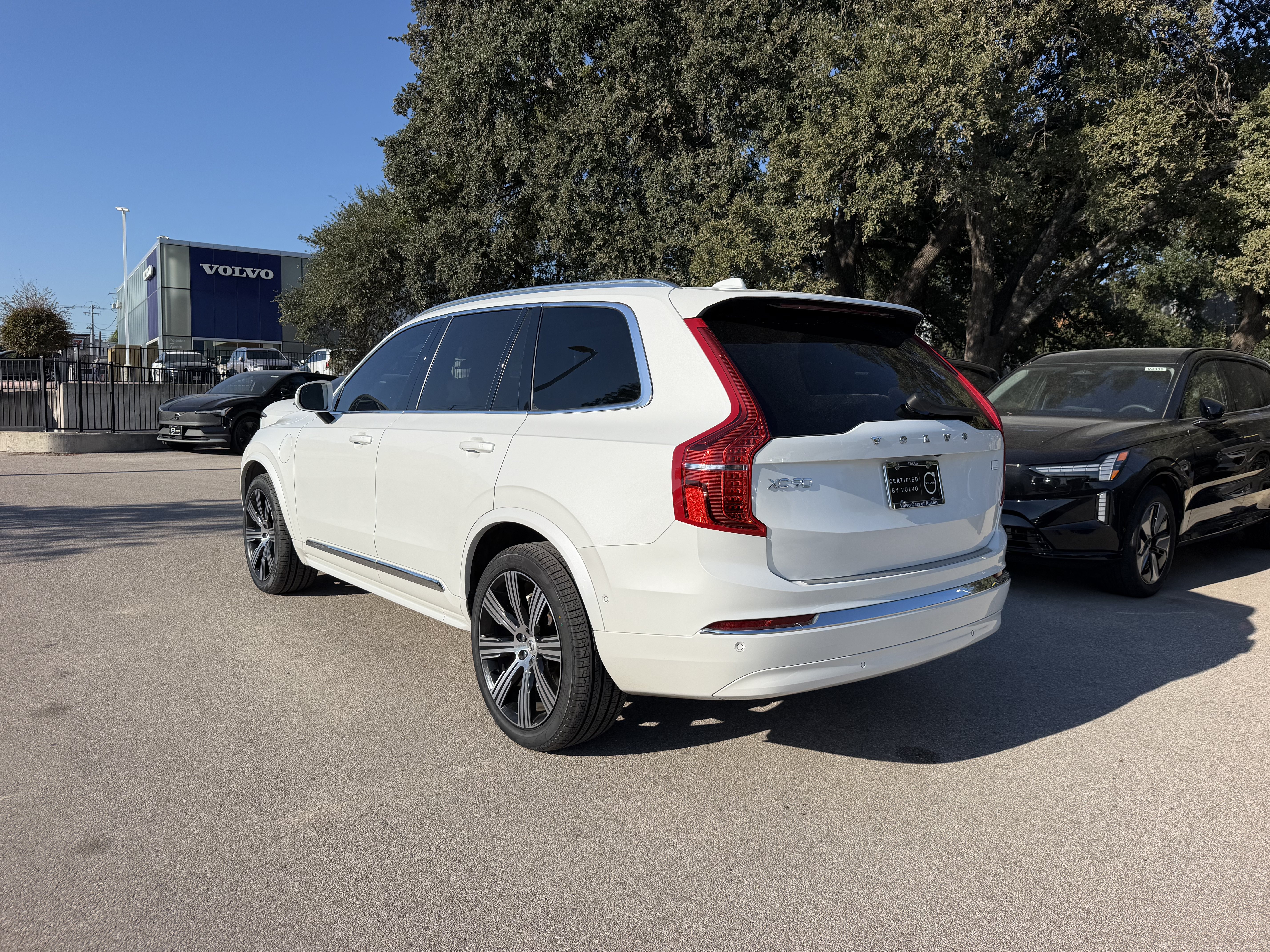 Certified 2024 Volvo XC90 T8 Plus w/ Protection Package Premier AWD/4WD image 4