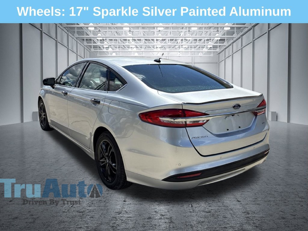 Used 2018 Ford Fusion SE w/ Fusion SE Technology Package FWD image 5