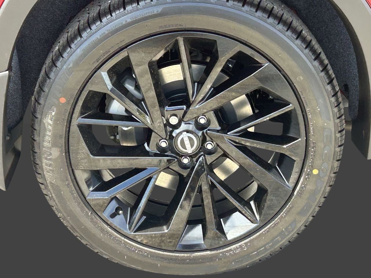 New 2026 Nissan Rogue Platinum image 8
