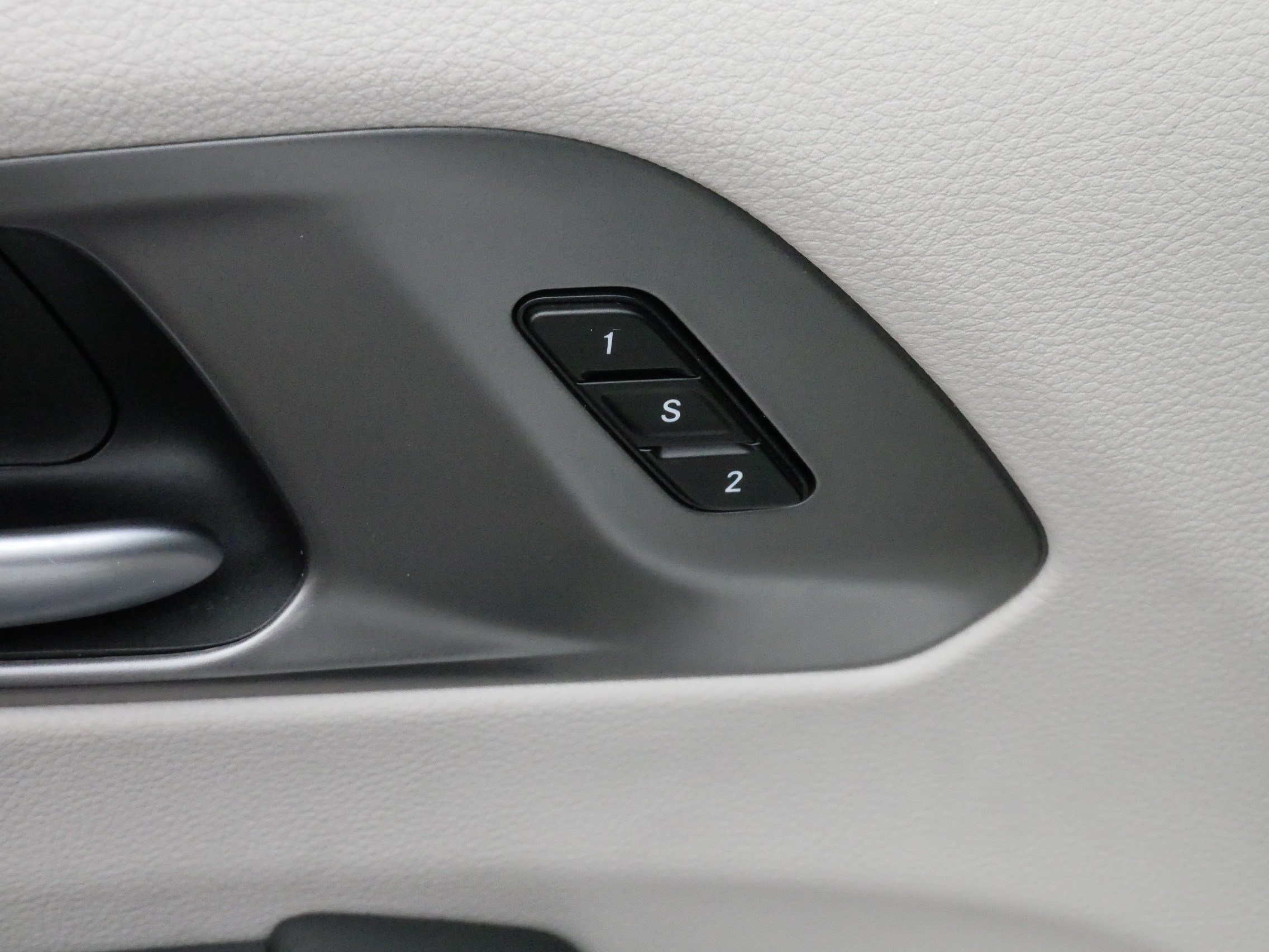 Used 2024 Chrysler Pacifica Limited FWD image 19