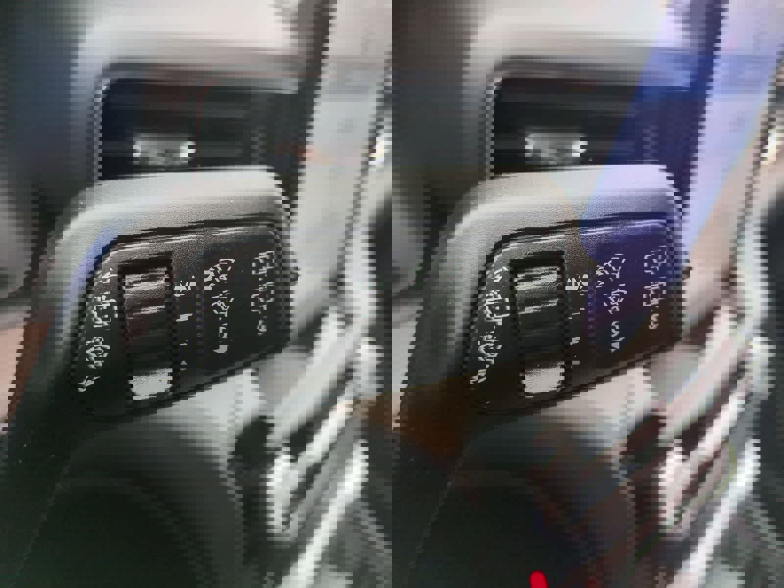 Used 2023 Ford Explorer Platinum w/ Technology Package image 27