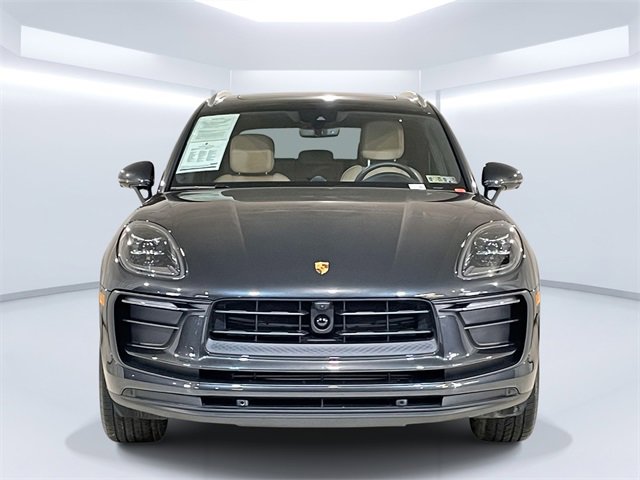 Used 2025 Porsche Macan image 2