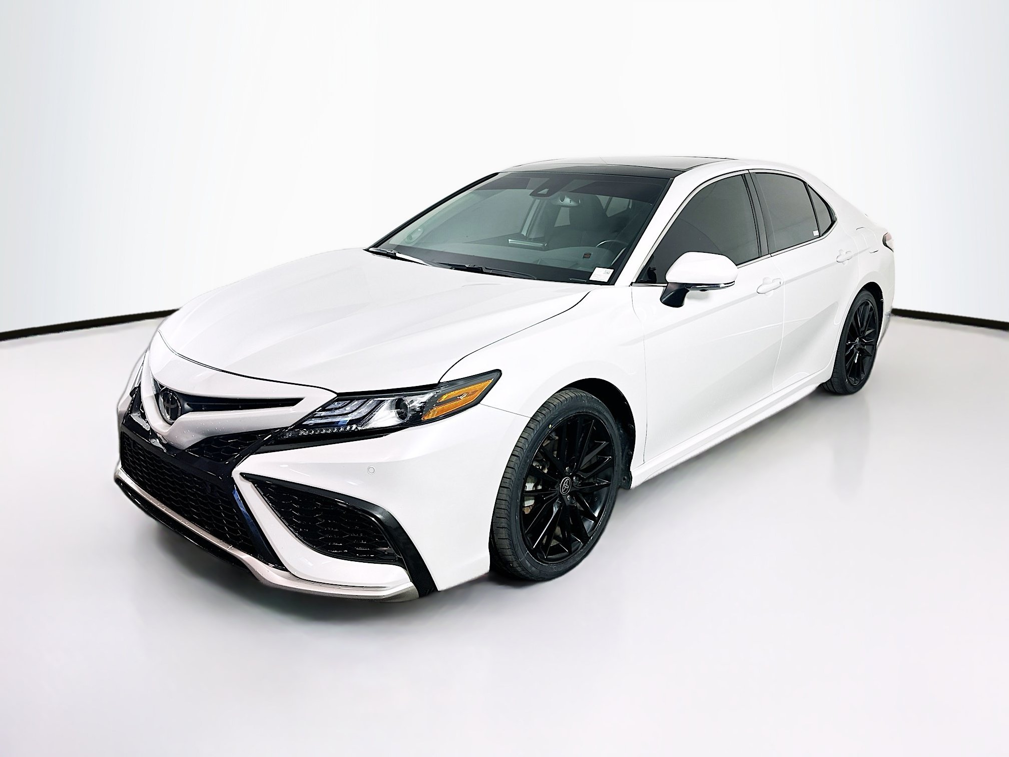 Used 2024 Toyota Camry XSE w/ Navigation Package FWD image 3