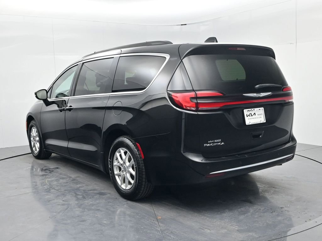 Used 2022 Chrysler Pacifica Touring-L image 6
