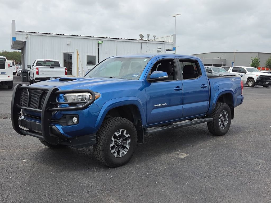 Used 2017 Toyota Tacoma SR5 RWD image 2