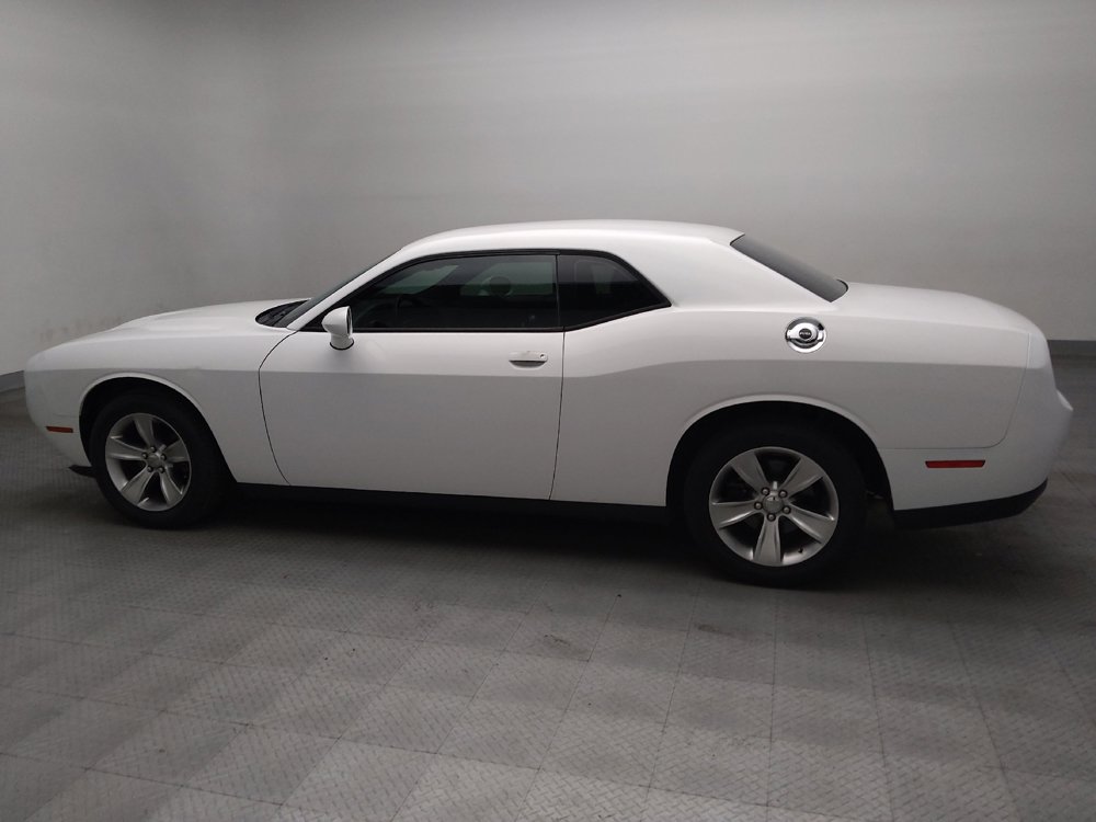 Used 2016 Dodge Challenger SXT RWD image 3