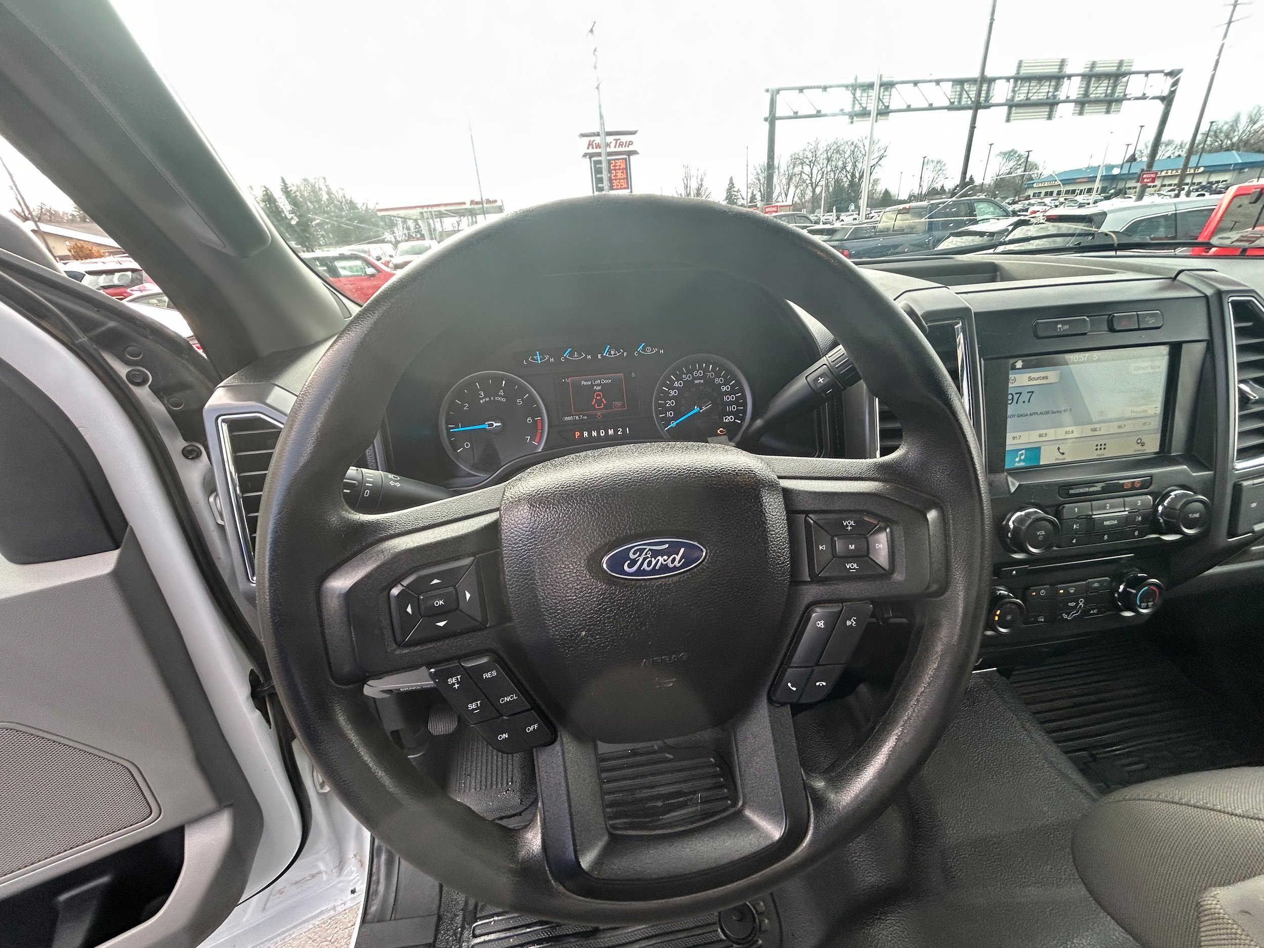 Used 2017 Ford F250 XLT w/ FX4 Off-Road Package AWD/4WD image 9