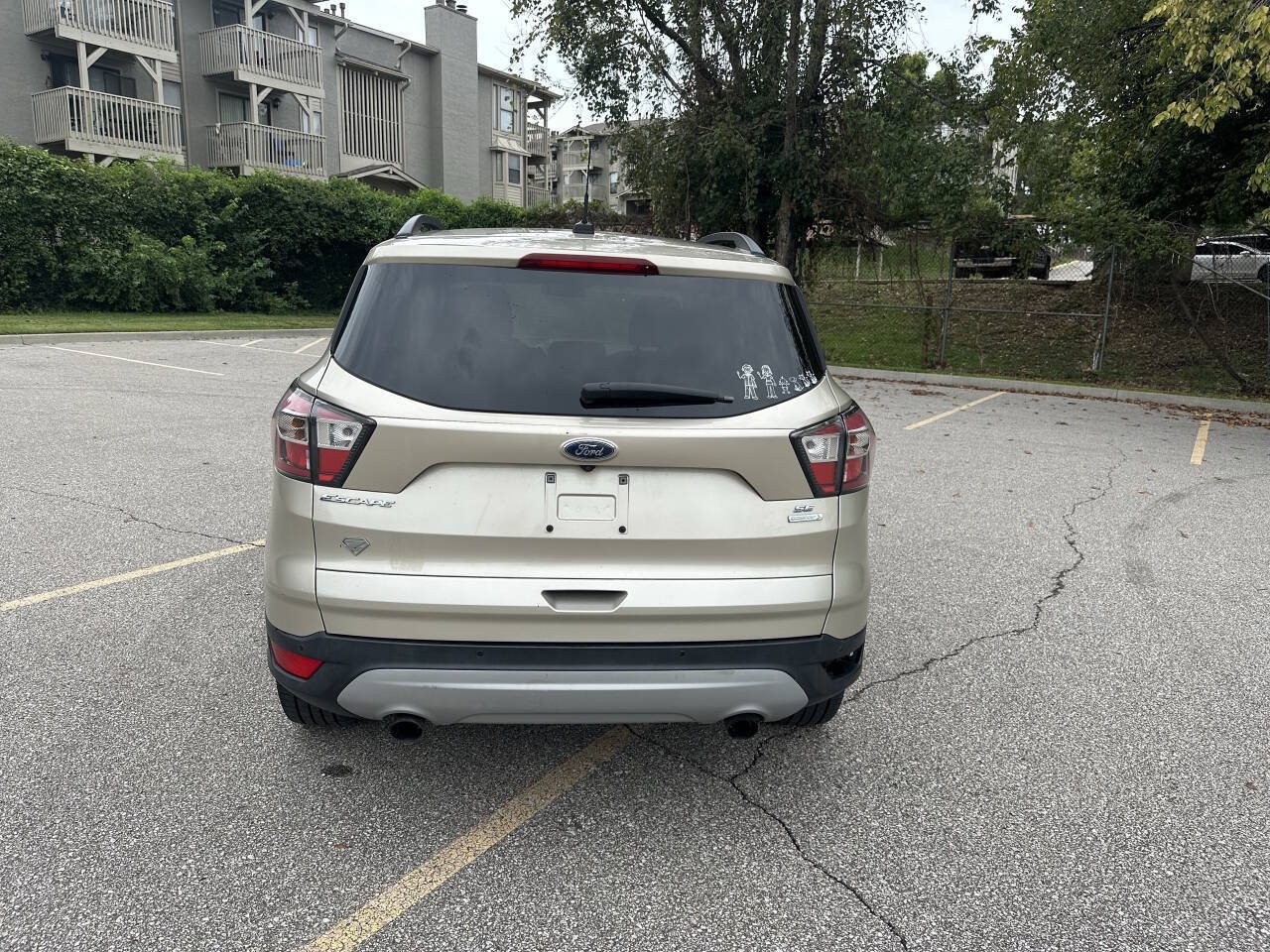 Used 2017 Ford Escape SE w/ Equipment Group 201A FWD image 4