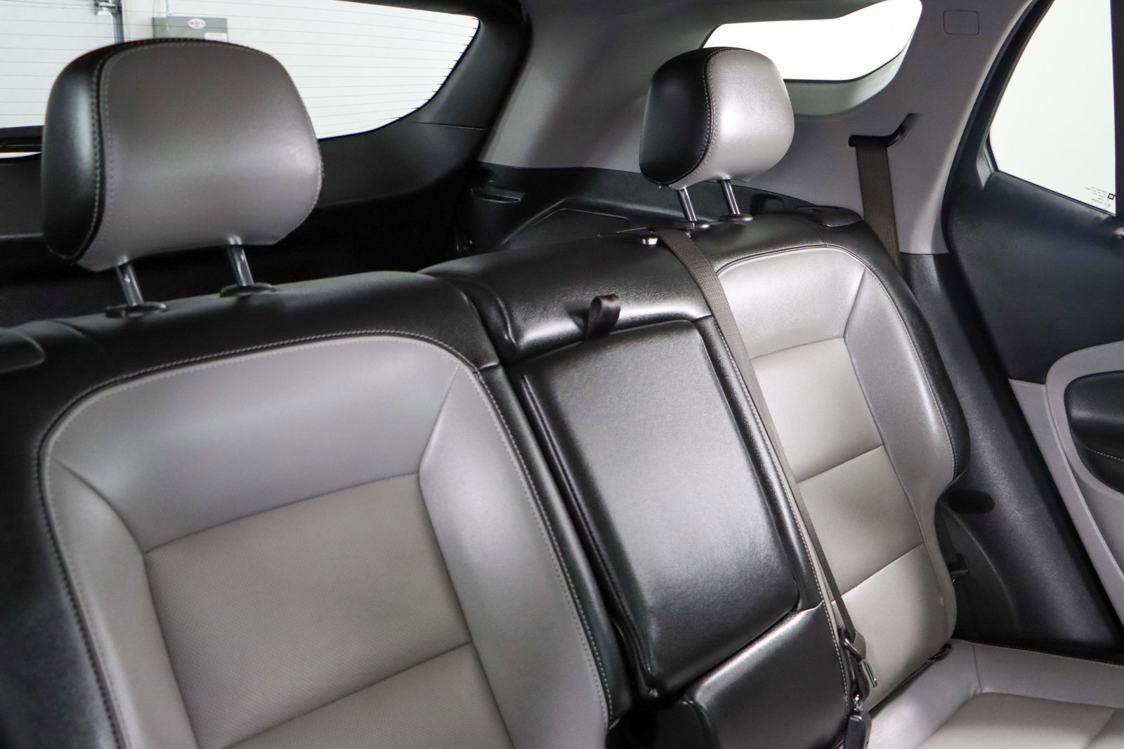 Used 2023 GMC Terrain SLT AWD/4WD image 27