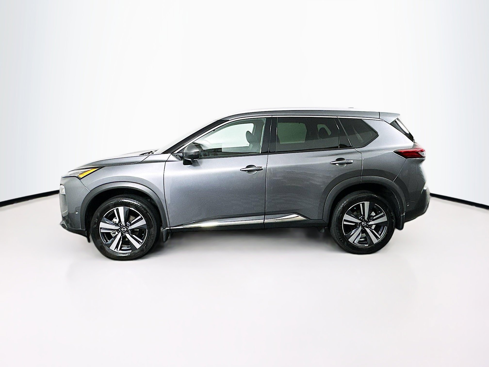 Used 2023 Nissan Rogue SL w/ SL Premium Package image 4