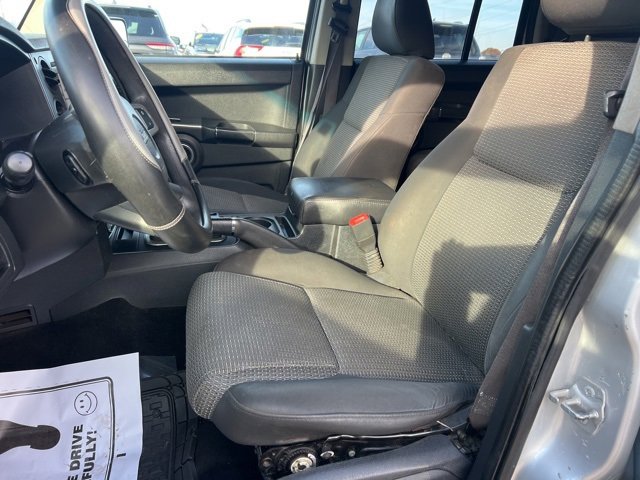 Used 2010 Jeep Commander Sport image 19