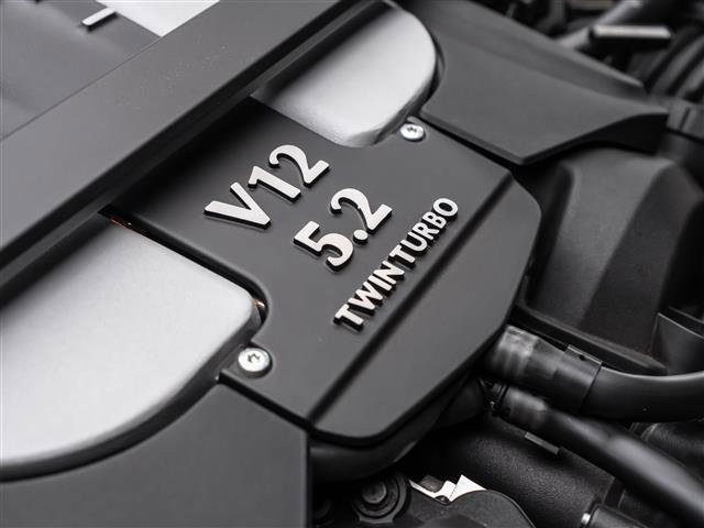 Used 2023 Aston Martin DBS Coupe image 19