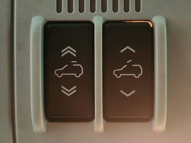 Used 2014 Cadillac Escalade Premium image 19