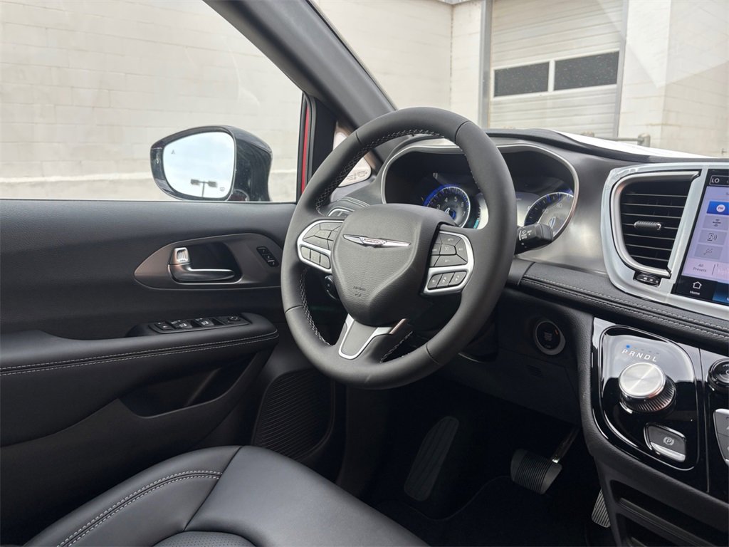 New 2026 Chrysler Pacifica Select image 18