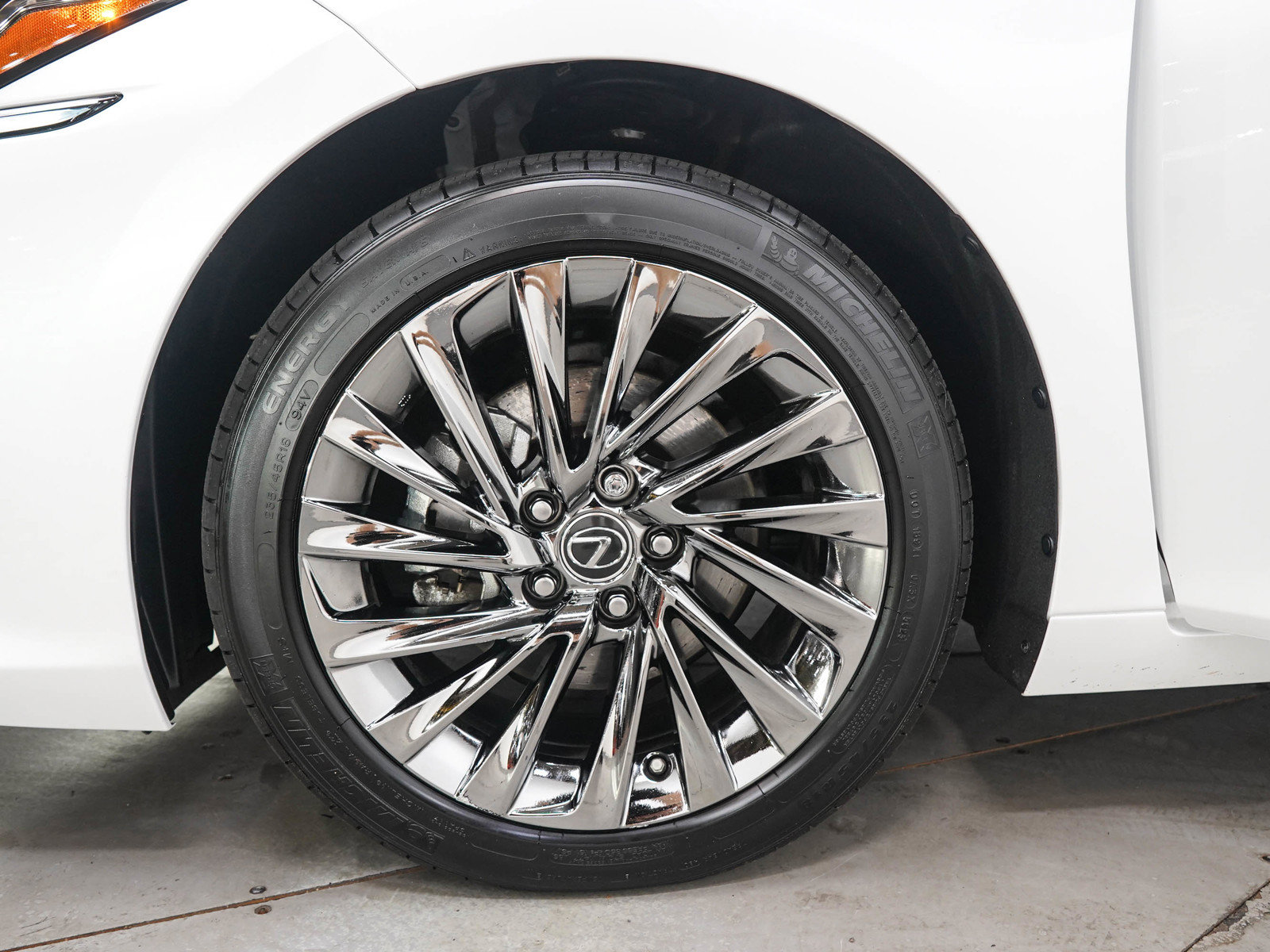 Used 2024 Lexus ES 350 w/ Accessory Package (Z1) FWD image 29