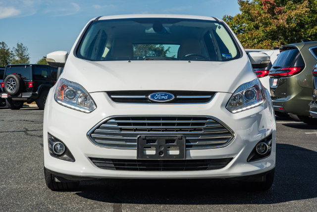 Used 2017 Ford C-MAX Energi Titanium FWD image 3