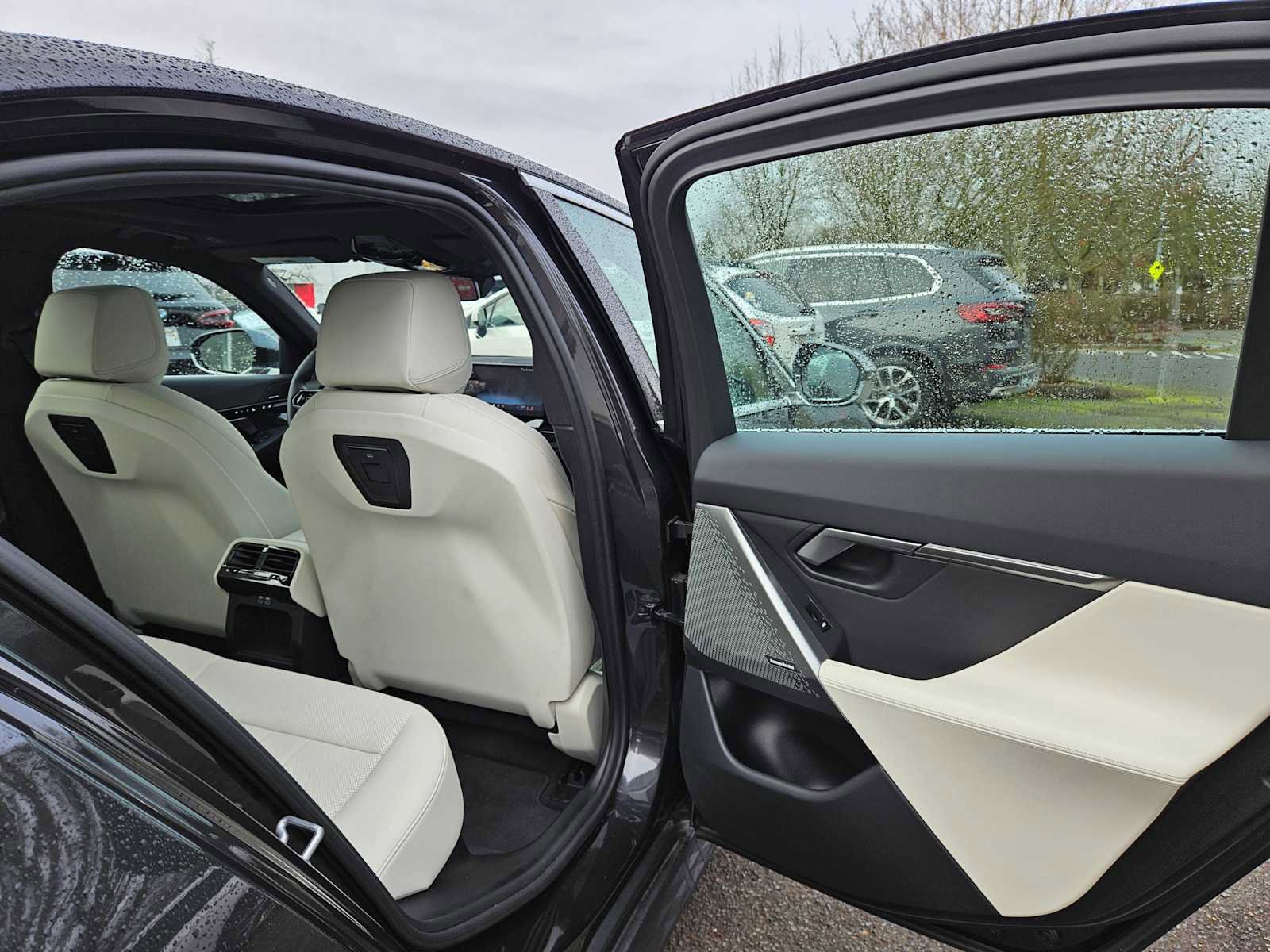 Used 2024 BMW 530i xDrive w/ Convenience Package image 28