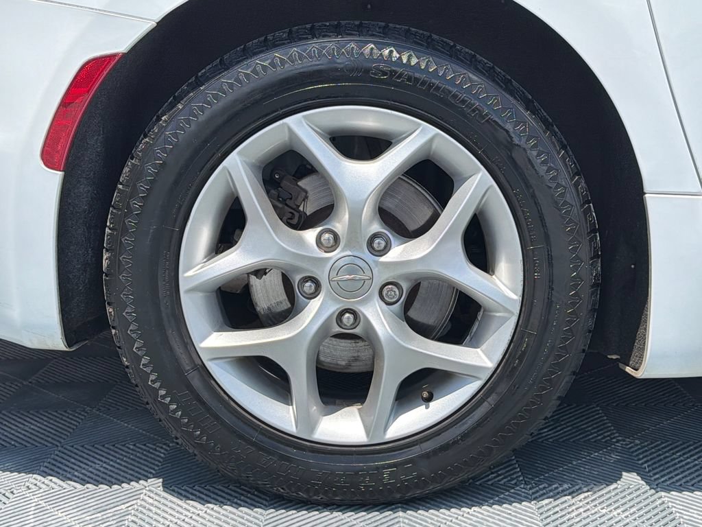 Used 2019 Chrysler Pacifica Touring Plus w/ Advanced Safetytec Group FWD image 23