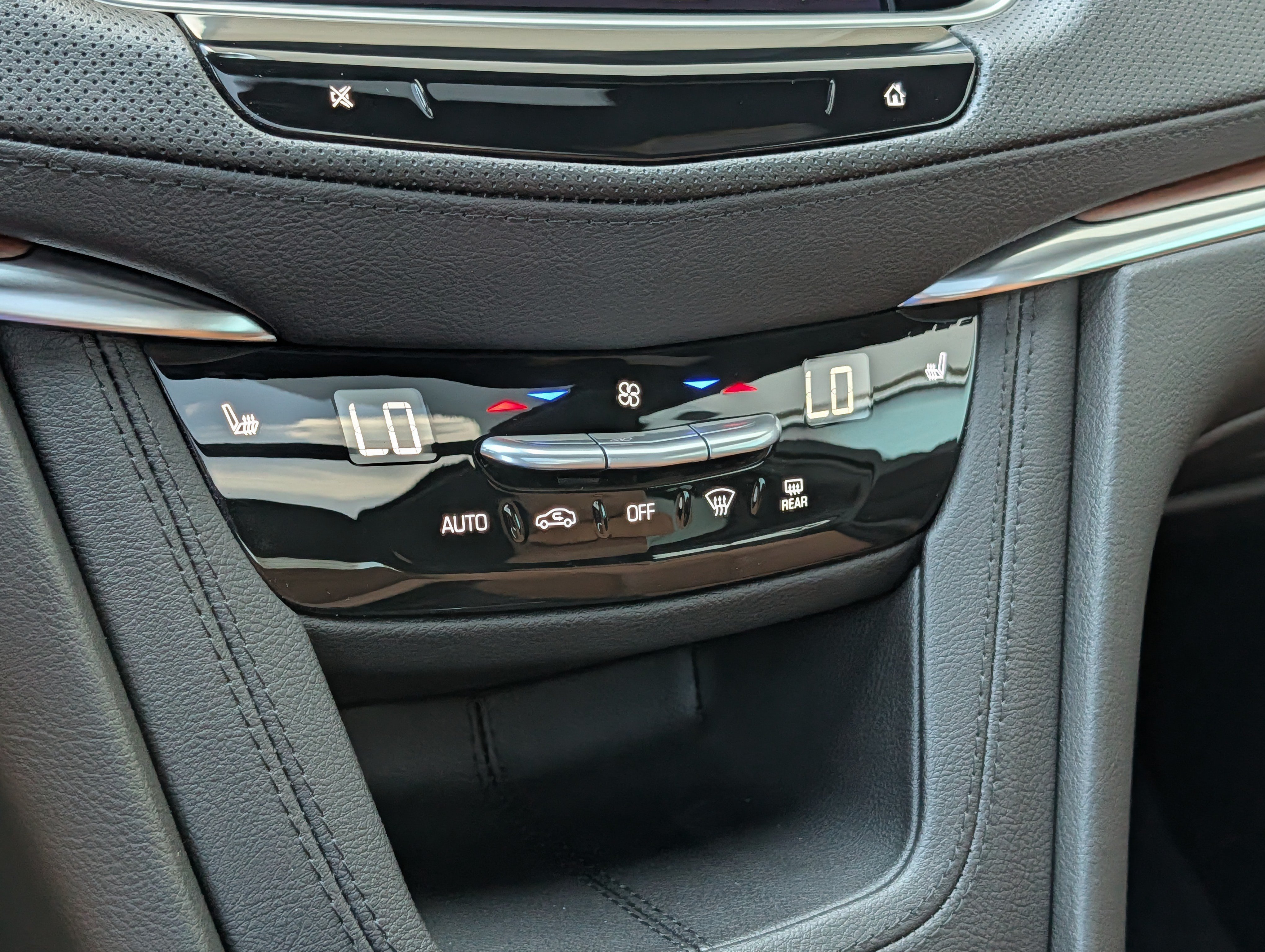 New 2026 Cadillac XT5 Premium Luxury w/ LPO, Floor Liner Package AWD/4WD image 21