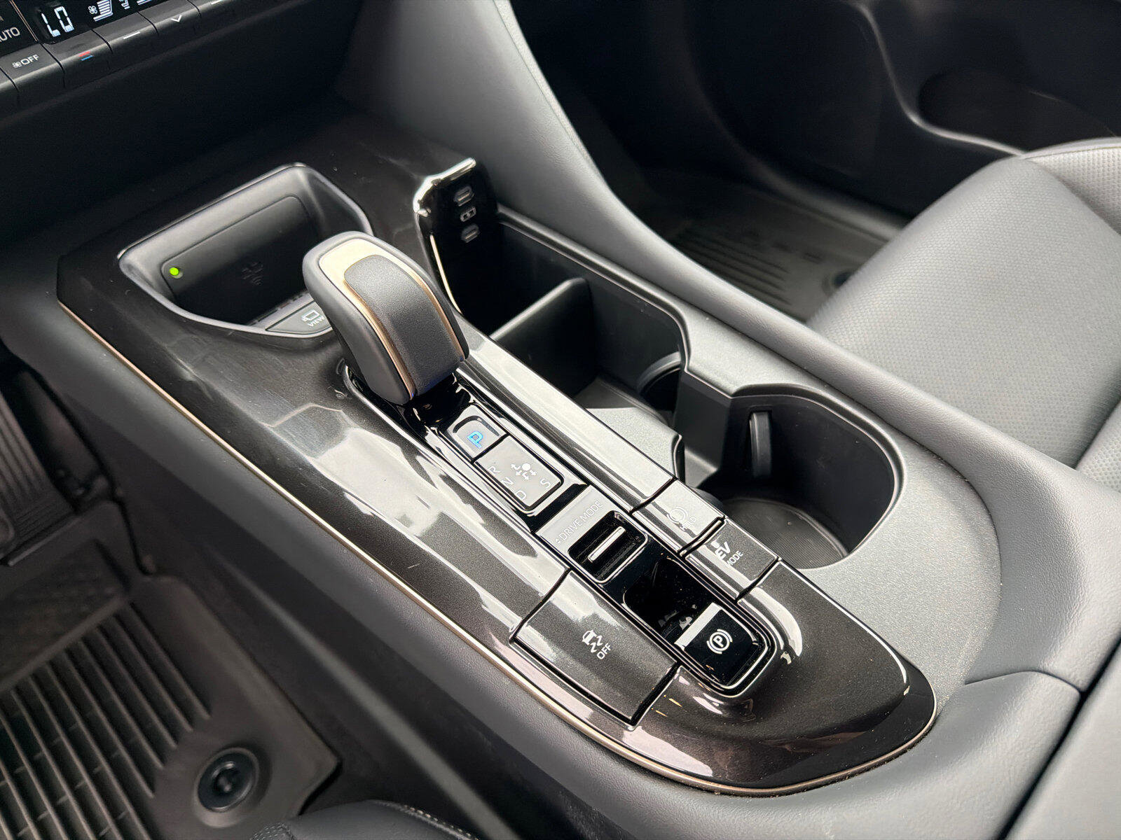 Used 2025 Toyota Crown Signia w/ Advanced Technology Package image 17