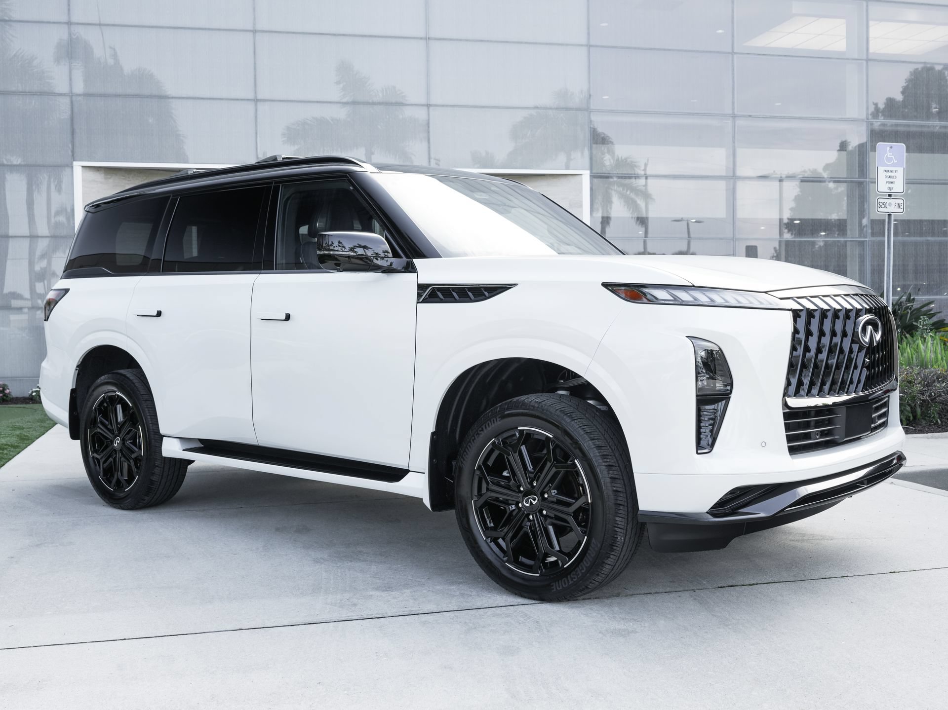 Certified 2026 INFINITI QX80 4WD image 2