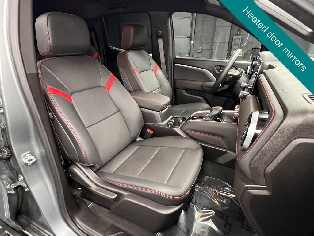 Used 2025 Chevrolet Colorado Z71 w/ Midnight Edition image 7