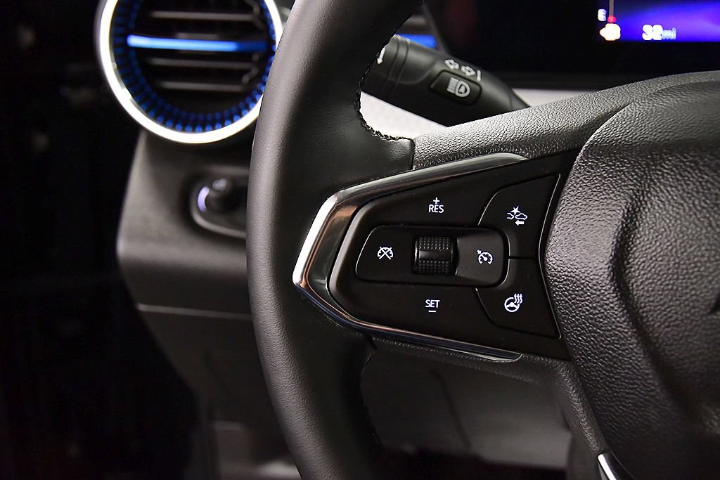 Used 2024 Chevrolet Trax LT w/ Driver Confidence Package FWD image 18