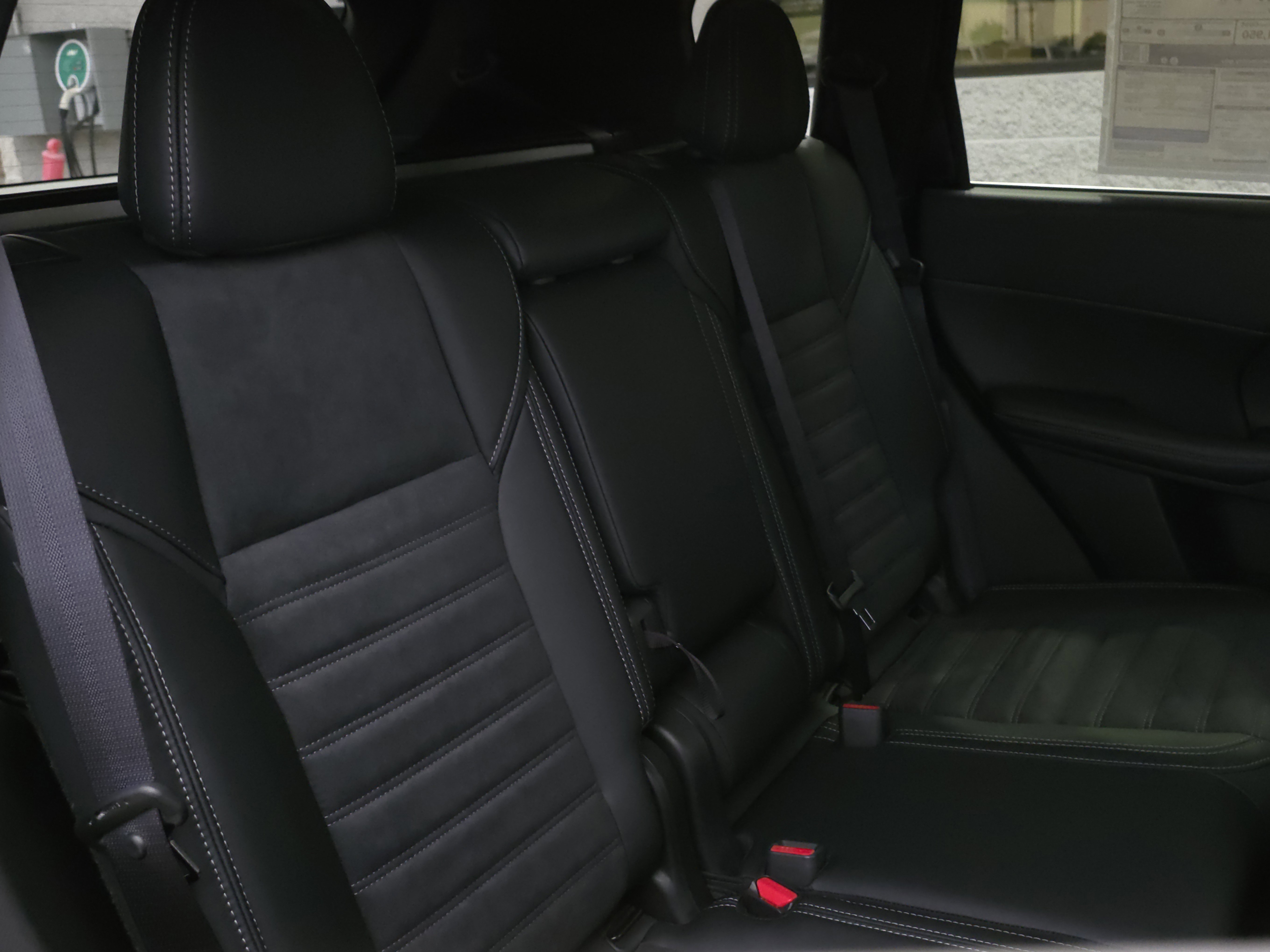 New 2025 Mitsubishi Outlander SE image 26