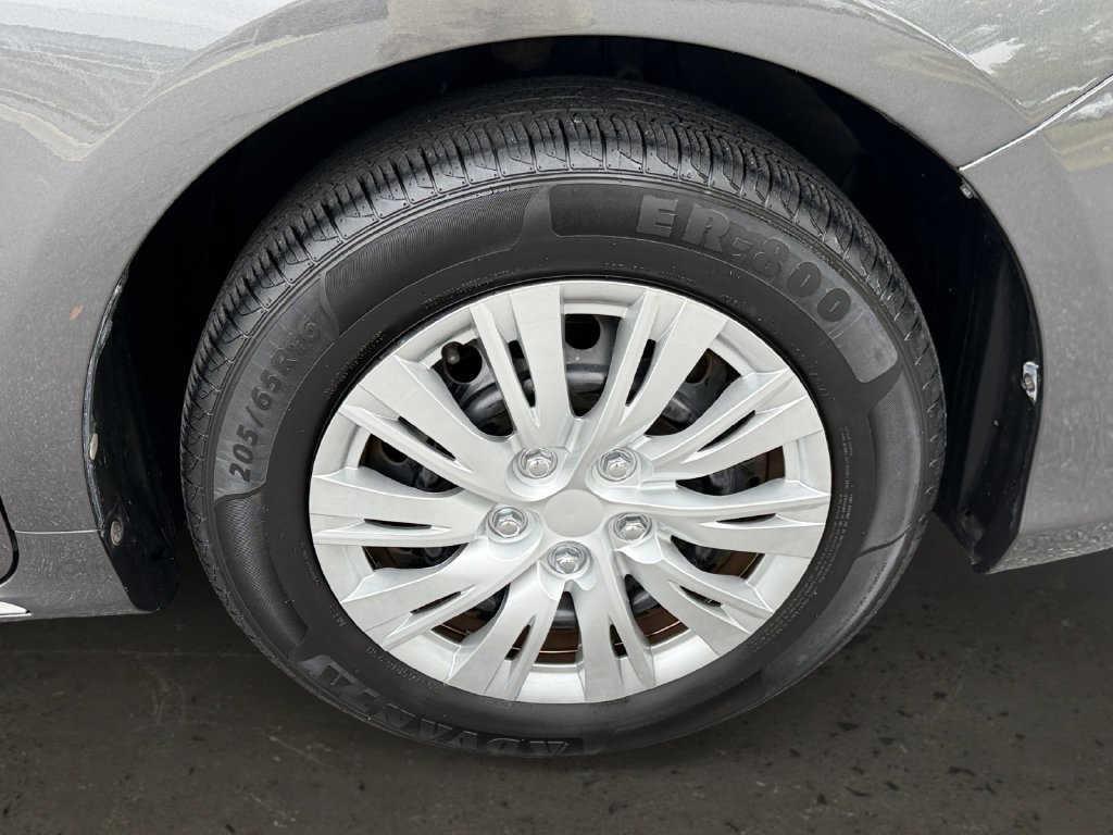 Used 2014 Toyota Camry LE FWD image 25